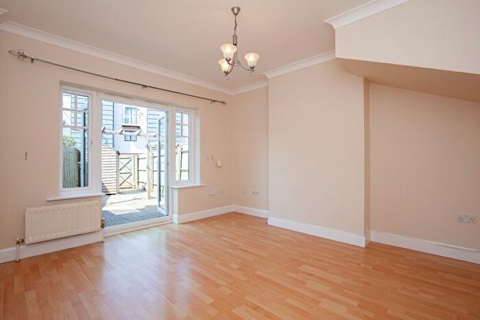 3 Bedroom Town House To Rent In Coopers Lane, Abingdon, OX14