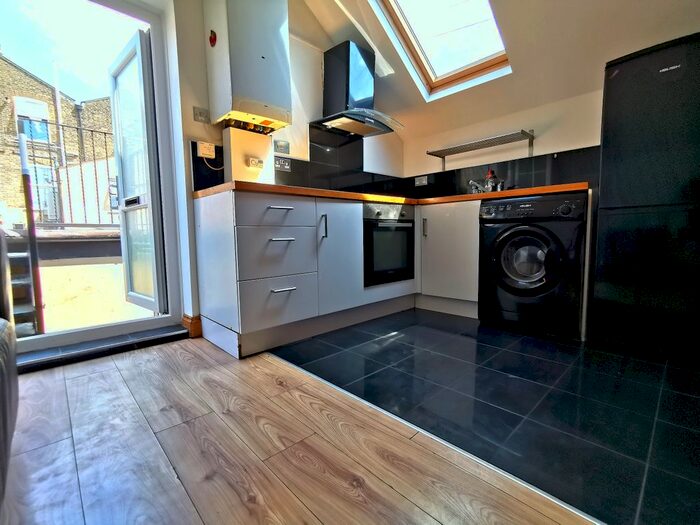 1 Bedroom Flat To Rent In Morris Road, Stratford, London, E15