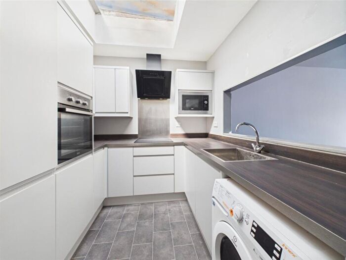 1 Bedroom Flat To Rent In High Street, Hanham, Bristol, BS15