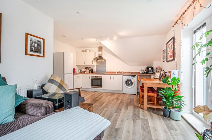 2 Bedroom Flat For Sale In Davidson Drive, Fair Oak, Eastleigh, SO50