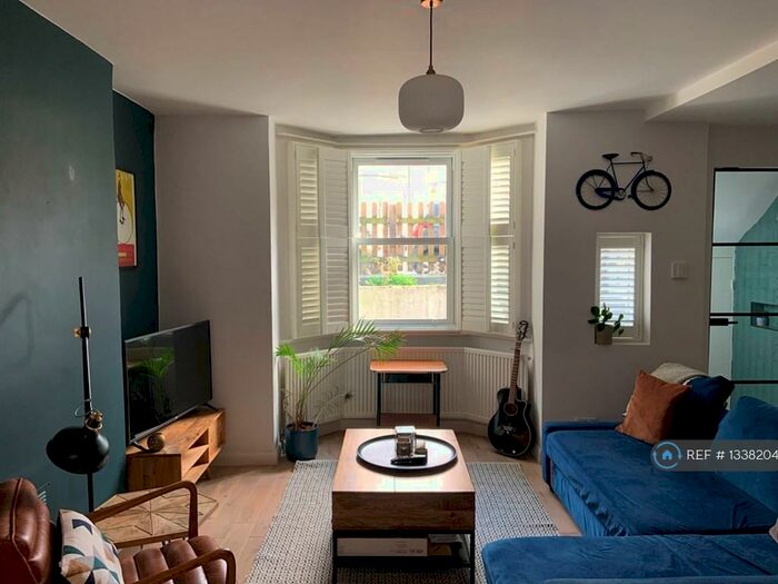 2 Bedroom Maisonette To Rent In Flaxman Road, London, SE5