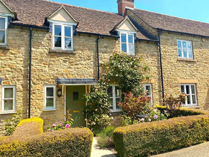 3 Bedroom Terraced House For Sale In Bradleys, Shipton-Under-Wychwood, OX7