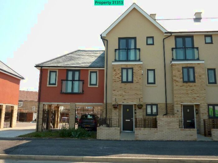 4 Bedroom Semi-Detached House To Rent In Ring Fort Road, Cambridge, CB4