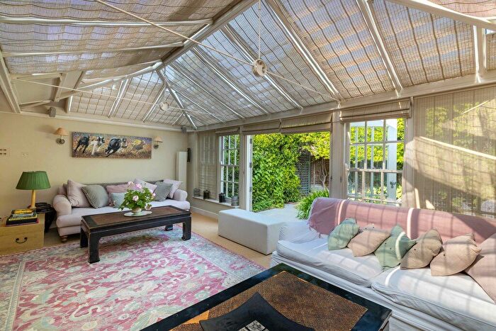 4 Bedroom Property To Rent In Pooles Lane, Chelsea, SW10