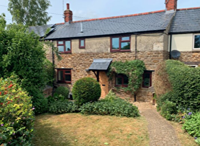 2 Bedroom Cottage To Rent In Rose Hall Lane, OX17