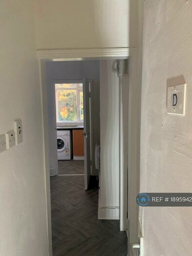 1 Bedroom Flat To Rent In Victoria Road, London, N18