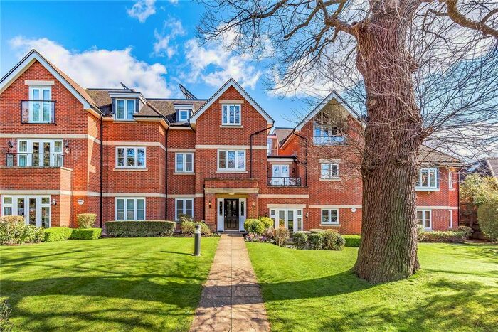 2 Bedroom Flat To Rent In Brookdene Drive, Northwood, HA6