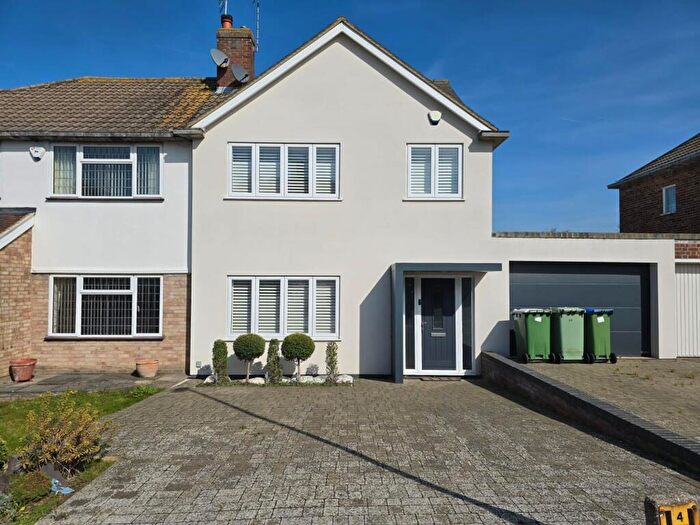 4 Bedroom Semi Detached House To Rent In Felton Lea, Sidcup, DA14