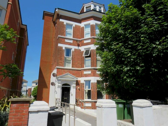 Studio To Rent In Jevington Gardens, Eastbourne, BN21