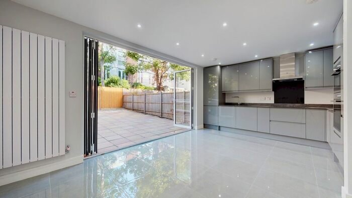 5 Bedroom Town House To Rent In Hornby Close, London, NW3