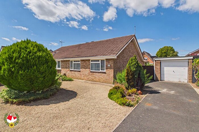 2 Bedroom Semi Detached Bungalow For Sale In Jaythorpe, Abbeydale, Gloucester, GL4