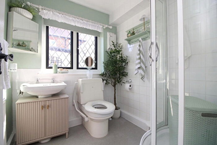 4 Bedroom Detached House For Sale In All Saints Avenue, Margate, CT9 - Photo 10