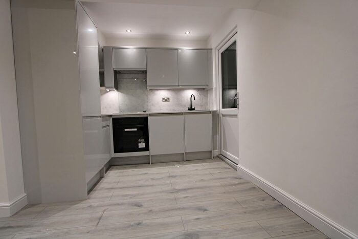 4 Bedroom Terraced House To Rent In Hawkes Road, Mitcham, CR4