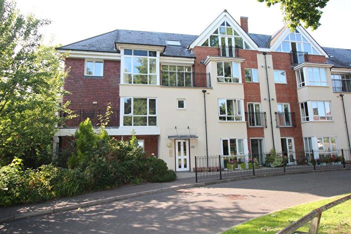 2 Bedroom Flat To Rent In Stone Court, Crawley, RH10