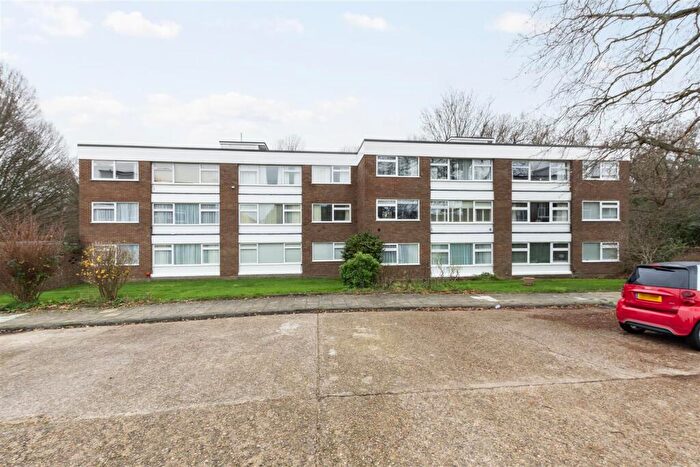 2 Bedroom Flat For Sale In Fairbank Avenue, Orpington, BR6