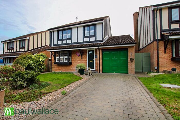 4 Bedroom Detached House For Sale In Conifer Close, West Cheshunt, EN7