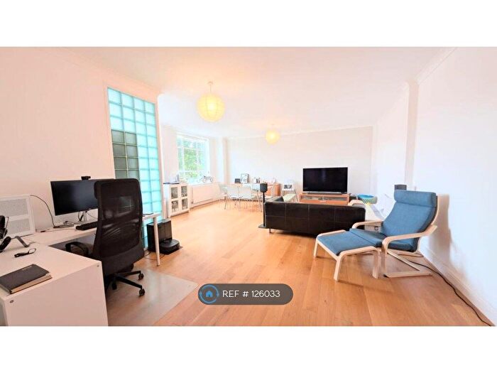 2 Bedroom Flat To Rent In West Hampstead, London, NW6