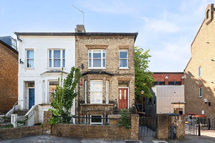 2 Bedroom Flat To Rent In Oxford Road, Ealing Broadway, London, W5