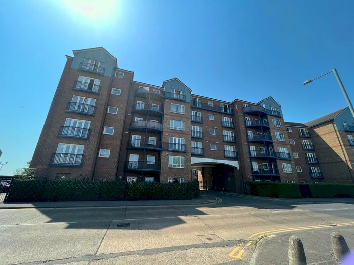 2 Bedroom Flat To Rent In Argent Street, Grays, RM17