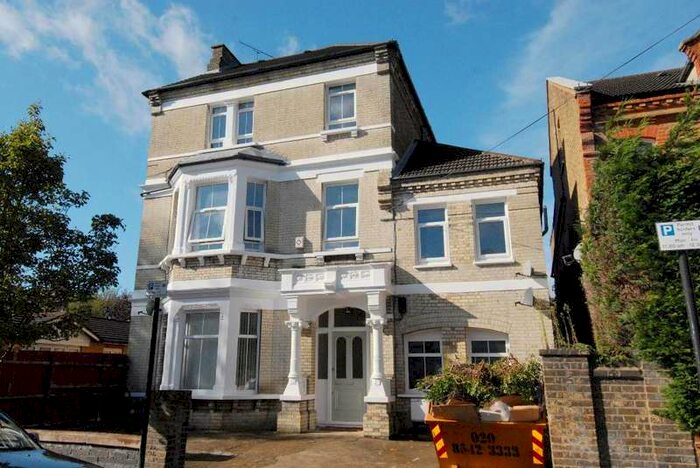 3 Bedroom Flat To Rent In Ouseley Road, Balham, SW12