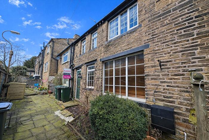 2 Bedroom Cottage For Sale In Back Fold, Clayton, Bradford, BD14