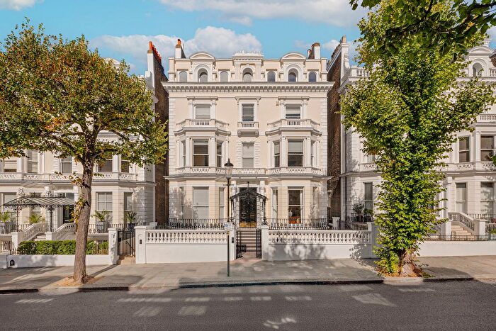 5 Bedroom Flat For Sale In Holland Park, London, W11