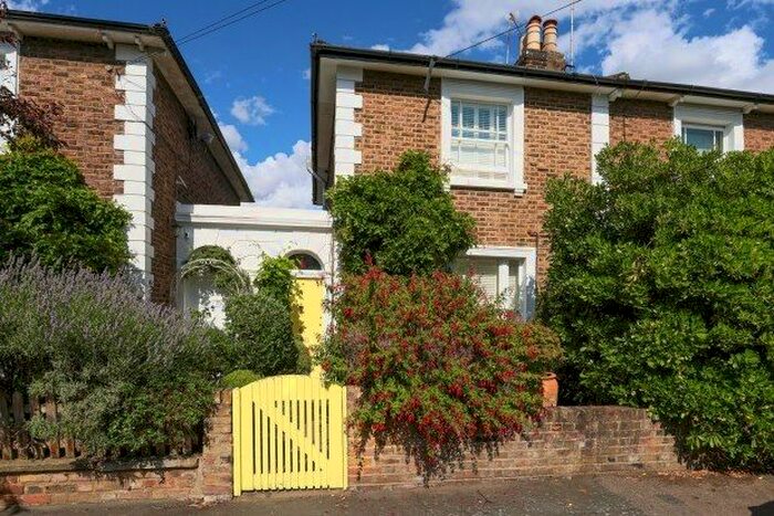 3 Bedroom Property To Rent In Dunstable Road, Richmond, TW9