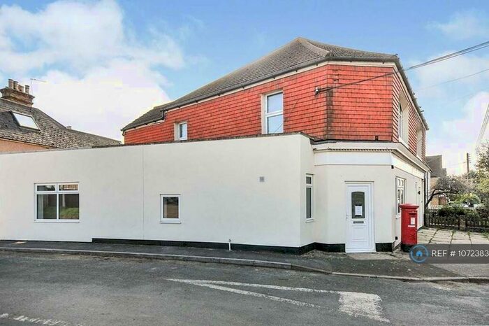 2 Bedroom Flat To Rent In Cray Road, Crockenhill, Swanley, BR8