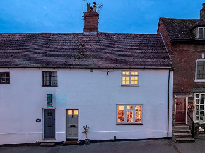 2 Bedroom Cottage For Sale In High Street, Kenilworth, CV8