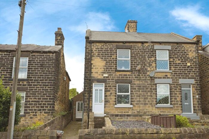 3 Bedroom Semi-Detached House For Sale In Penistone Road, Grenoside, S35