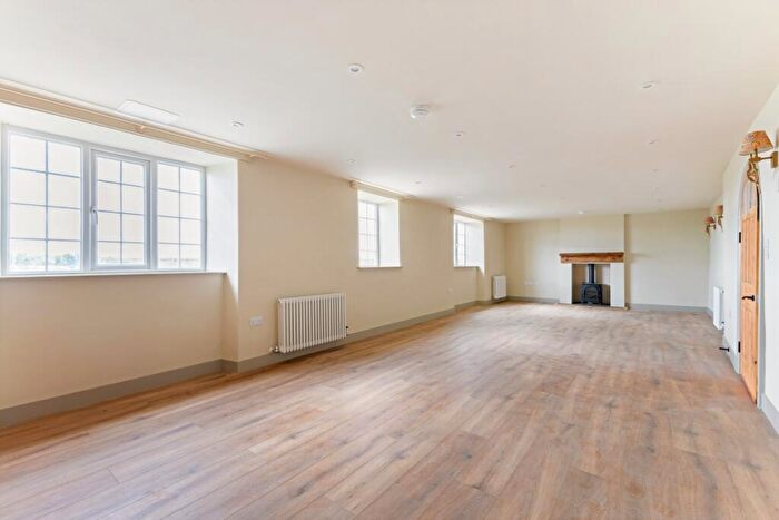 5 Bedroom Semi-Detached House To Rent In Banbury Road Culworth, OX17