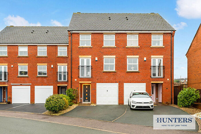 4 Bedroom Town House For Sale In Millbank, Yeadon, Leeds, LS19