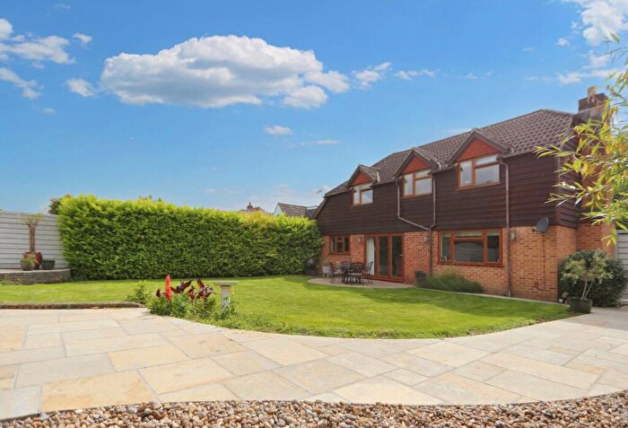 4 Bedroom Detached House For Sale In Botley Road, Horton Heath, SO50