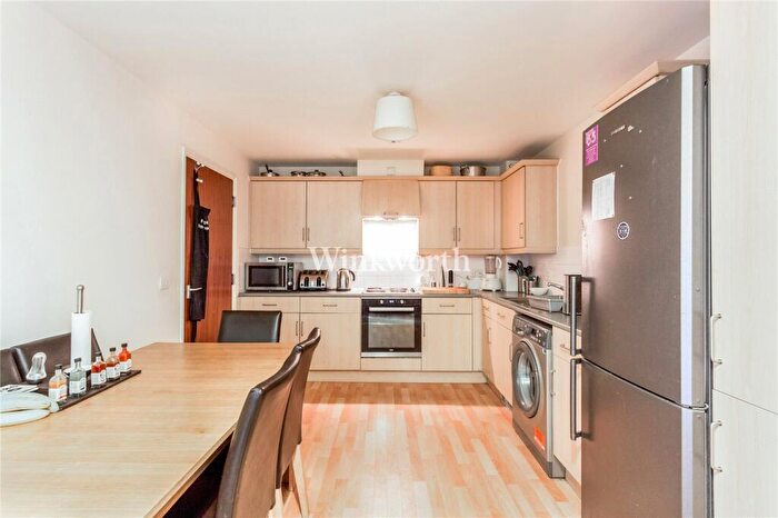 2 Bedroom Apartment To Rent In Cline Road, London, N11