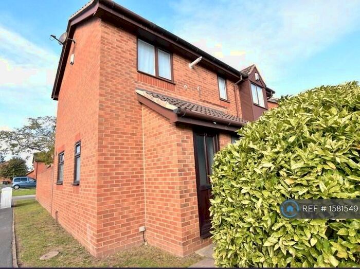 3 Bedroom Detached House To Rent In Eaton Square, Leeds, LS10