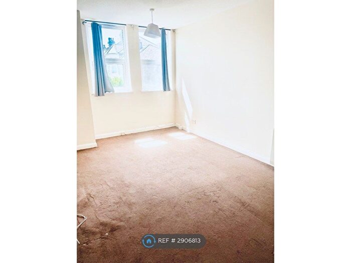 2 Bedroom Flat To Rent In Sandhurst Road, London, SE6