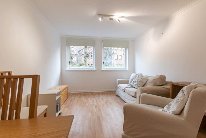 1 Bedroom Flat To Rent In L New Johns Place, Edinburgh, EH8