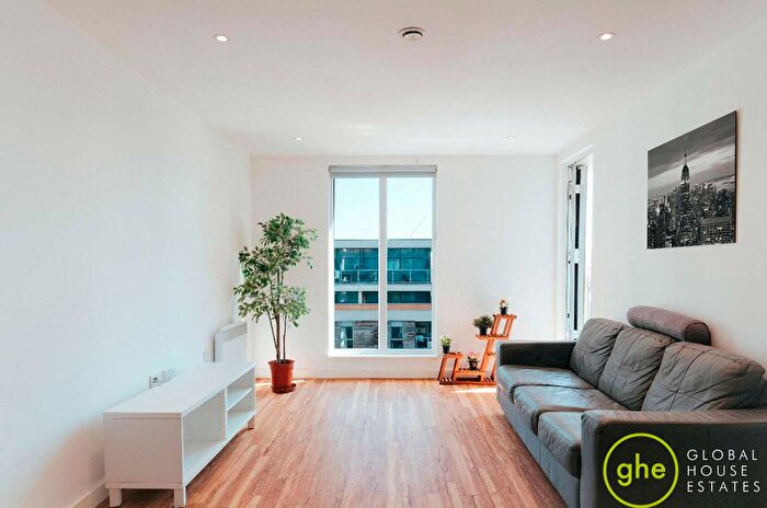 2 Bedroom Flat To Rent In The Exchange, Salford Quays, Manchester, M5