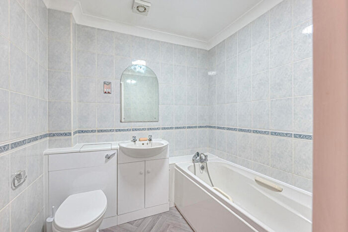 2 Bedroom Apartment To Rent In Barnstaple Road, Southend-on-Sea, SS1
