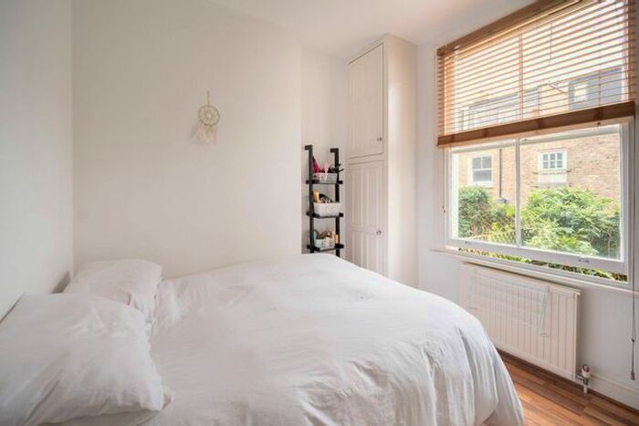 1 Bedroom Flat To Rent In Linden Gardens, Chiswick, London, W4