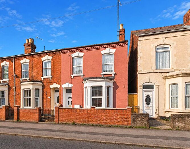 3 Bedroom End Terrace House For Sale In Oxford Road, Gloucester, GL1