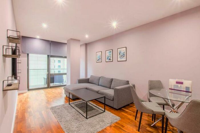 2 Bedroom Flat For Sale In Discovery Dock, Docklands, London, E14