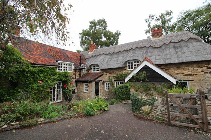 4 Bedroom Cottage For Sale In High Street, Stoke Goldington, MK16