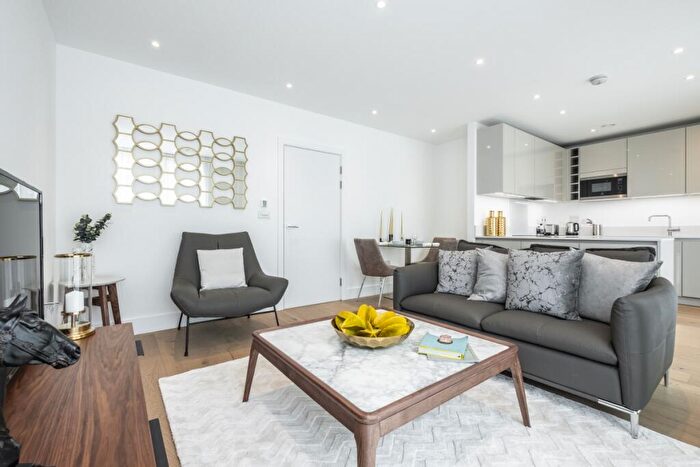 2 Bedroom Maisonette To Rent In Rochester Place London, NW1