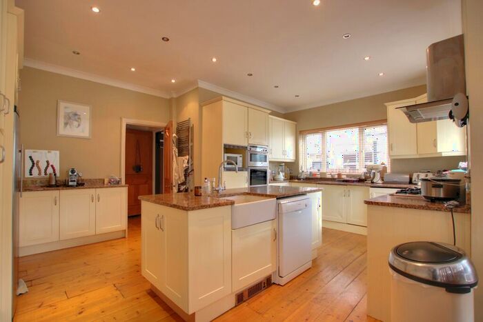 5 Bedroom Detached House For Sale In Bassett, Southampton, SO16
