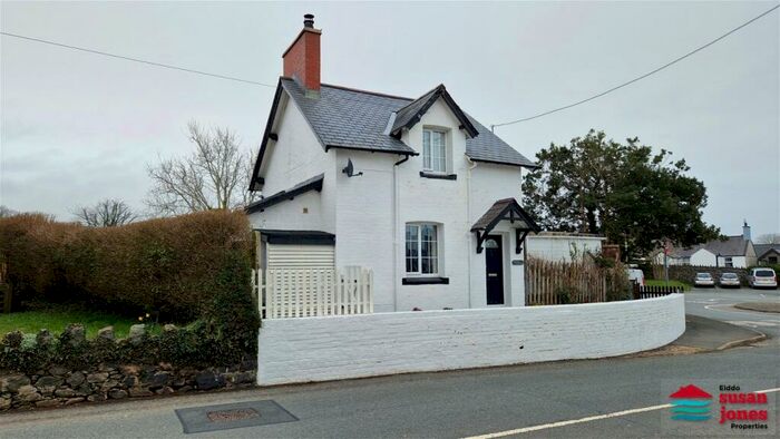 3 Bedroom Detached House For Sale In Chwilog, Pen Llyn Peninsula, LL53