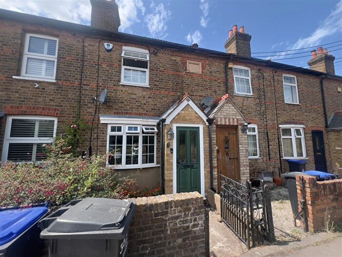 2 Bedroom Cottage To Rent In Mansion Lane, Iver, SL0