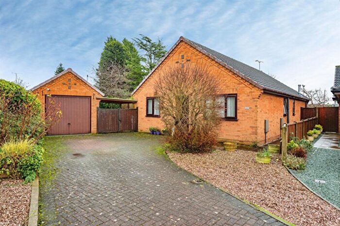 3 Bedroom Detached Bungalow For Sale In Windmill Close, Uttoxeter, ST14