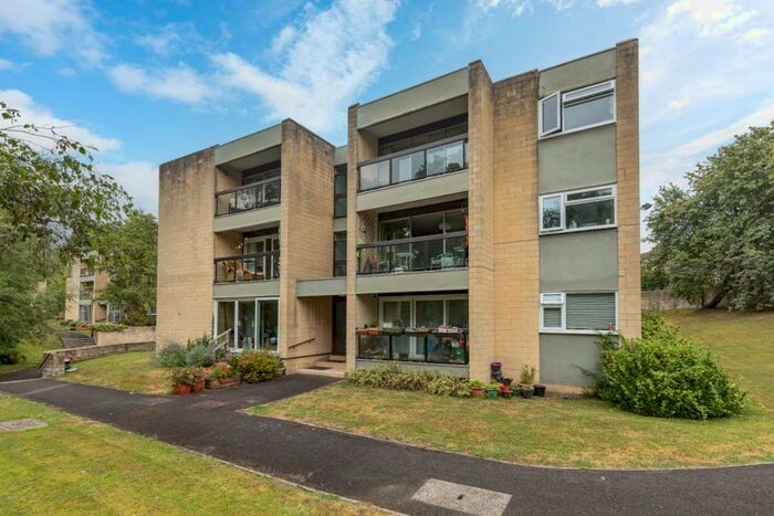 2 Bedroom Flat To Rent In Pitman Court, BA1