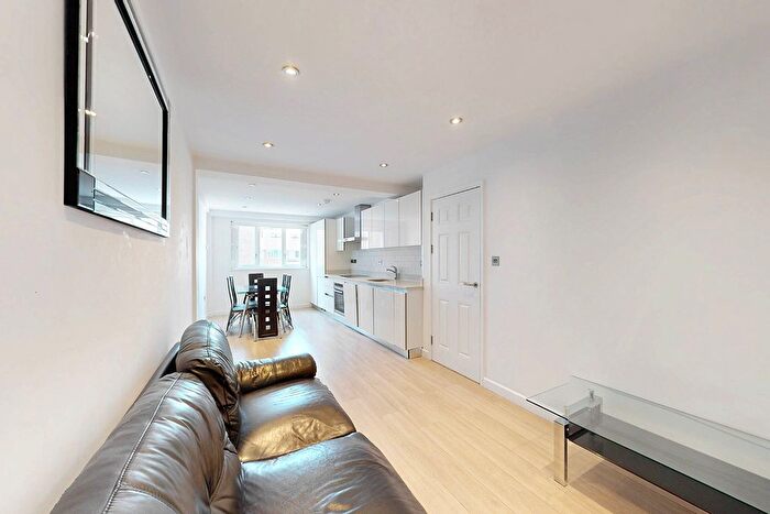 2 Bedroom Flat To Rent In Cannon Street Road, London, E1